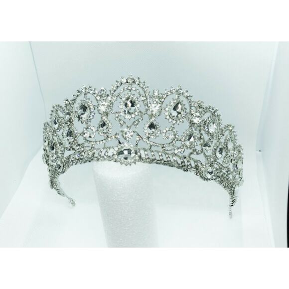 Clear Rhinestone Elegant Silver Tone Metal Tiara Crown New - Picture 3 of 4